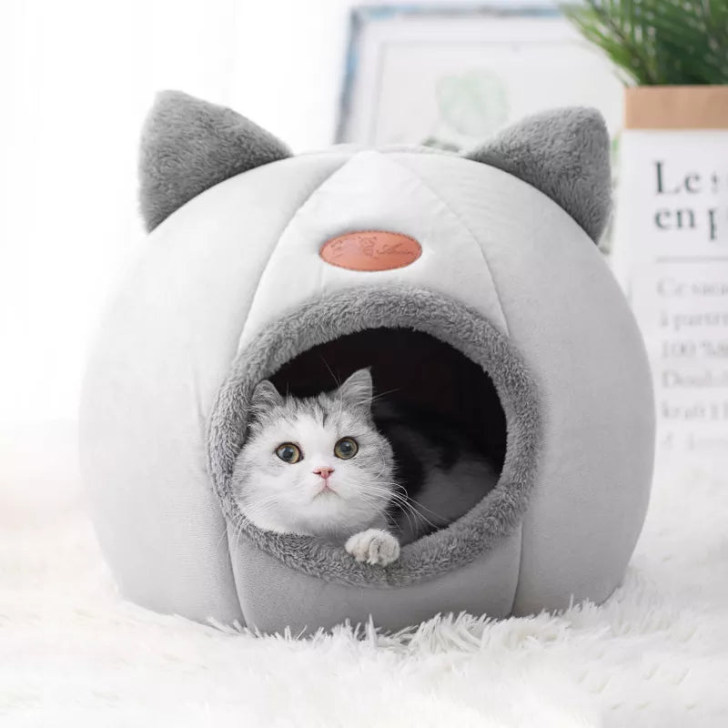 Purrfect Haven: Cozy Bed for Peaceful naps