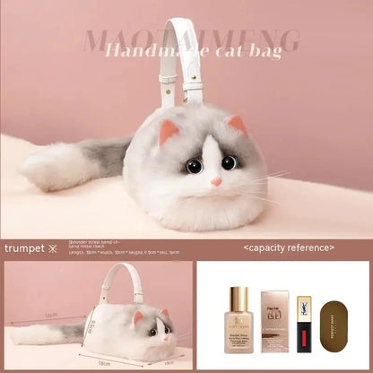 A plush cat-shaped one-shoulder bag with a white and gray color scheme, displayed in different angles and settings, including a capacity reference image, and accompanied by a list of items suggesting the bag's spaciousness.